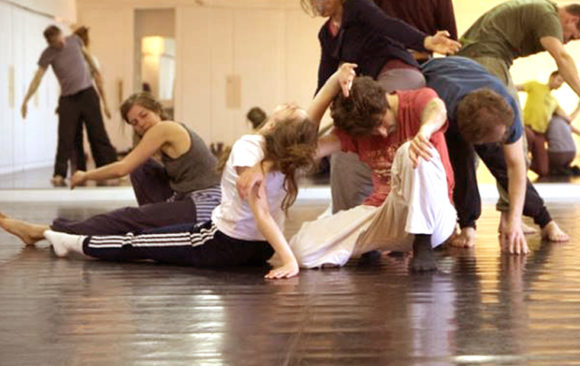 Corps libre – Ton corps en mouvement, cours de danse et de mouvement à La Chaux-de-Fonds avec Geneviève Leone