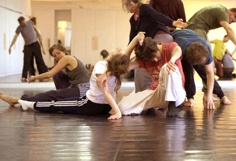 Corps libre – Ton corps en mouvement, cours de danse et de mouvement à La Chaux-de-Fonds avec Geneviève Leone